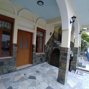  Pensión Urat Albania